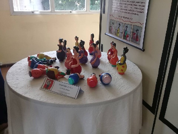 As bonecas de cabaça foram produzidas pelos alunos no primeiro ano do projeto, em 2017. Foto: Arquivo da Escola